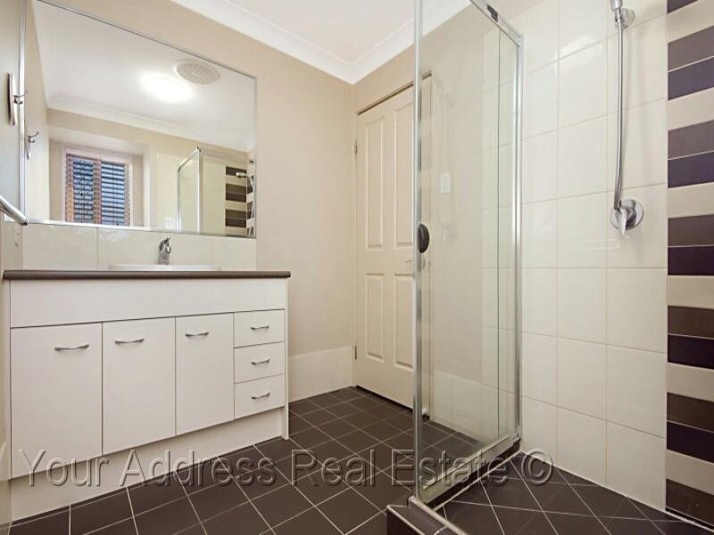 5 Cornell Close, Regents Park QLD 4118