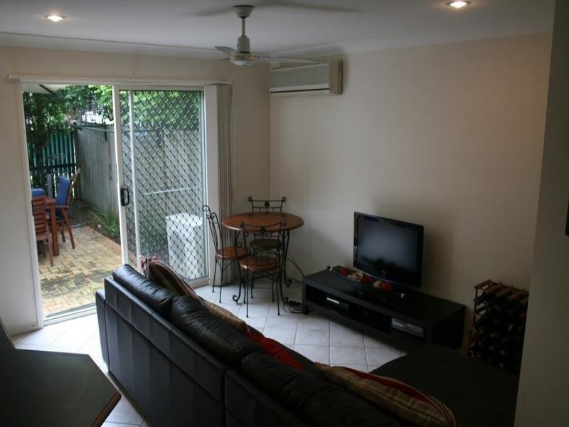 1/80 Victoria Terrace, Greenslopes QLD 4120