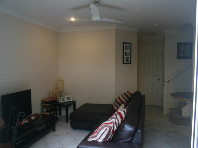 1/80 Victoria Terrace, Greenslopes QLD 4120