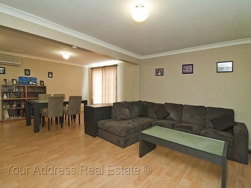 94 Conifer Street, Hillcrest QLD 4118