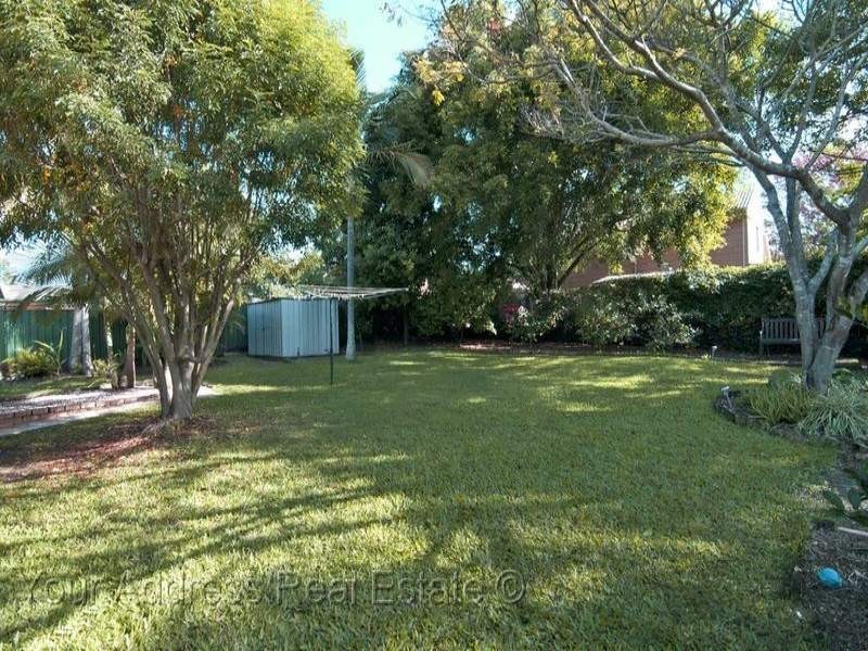 94 Conifer Street, Hillcrest QLD 4118