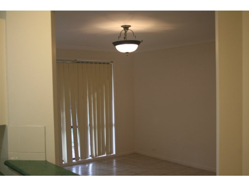 6 Ibrox Court, Regents Park QLD 4118