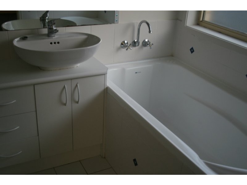 6 Ibrox Court, Regents Park QLD 4118