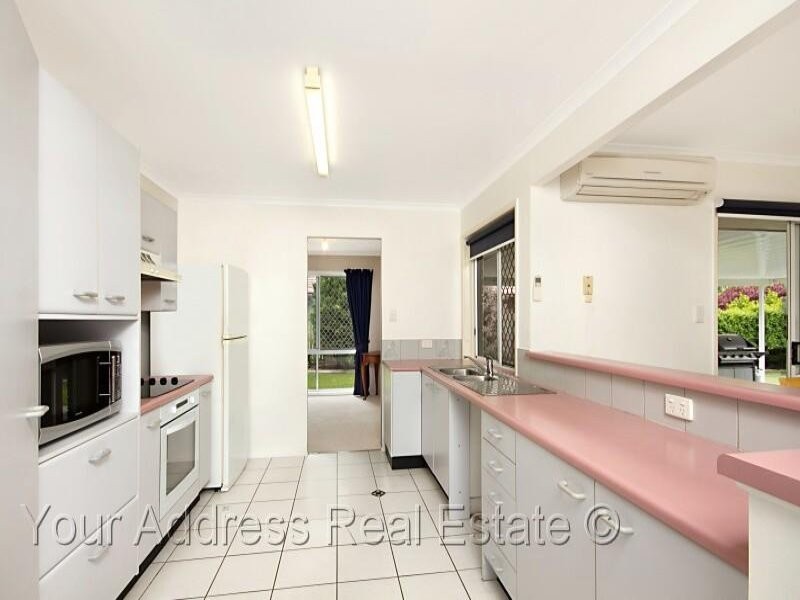 137 Emerald Drive, Regents Park QLD 4118