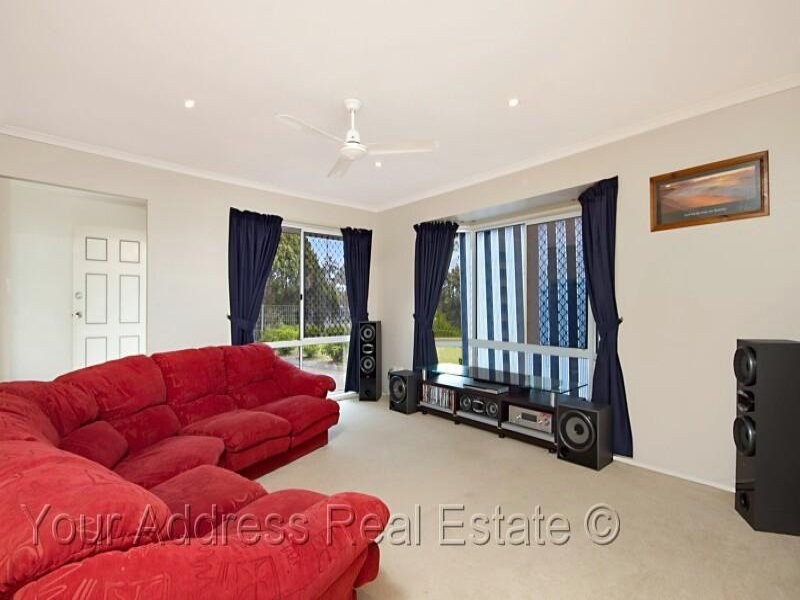 137 Emerald Drive, Regents Park QLD 4118