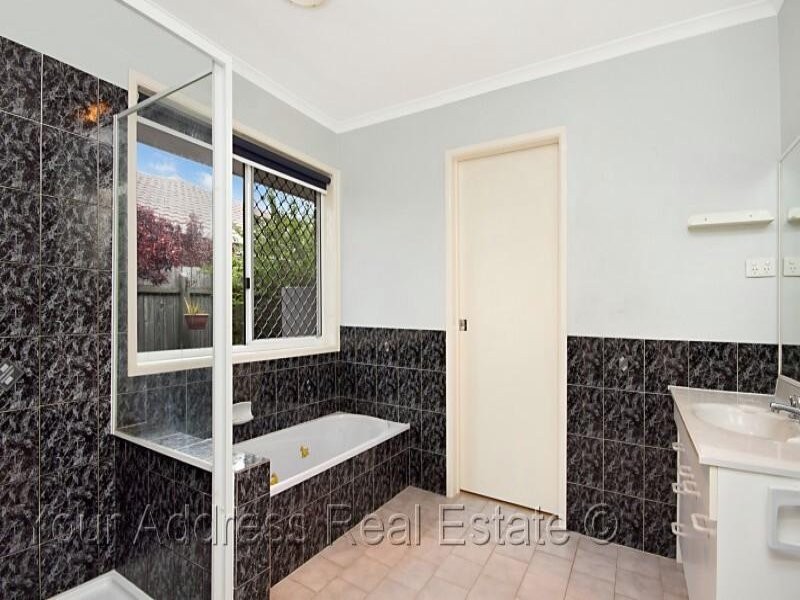 137 Emerald Drive, Regents Park QLD 4118