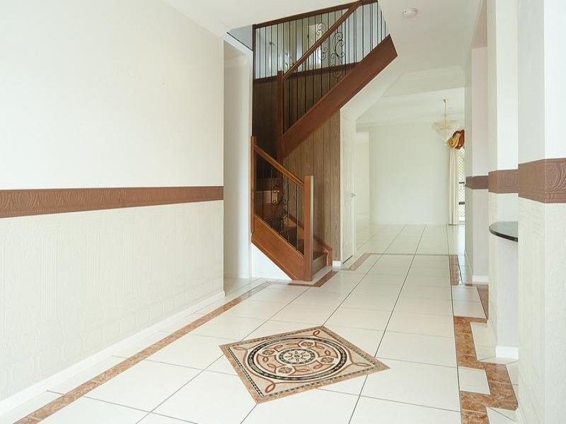 16 Cornell Close, Regents Park QLD 4118