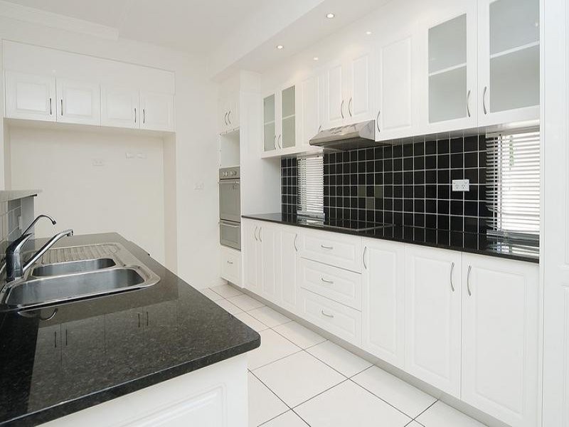 16 Cornell Close, Regents Park QLD 4118