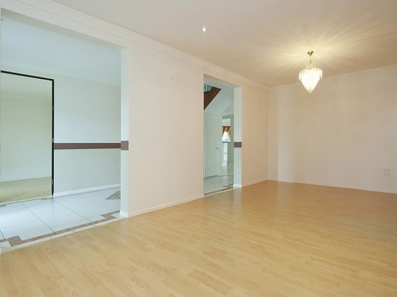 16 Cornell Close, Regents Park QLD 4118