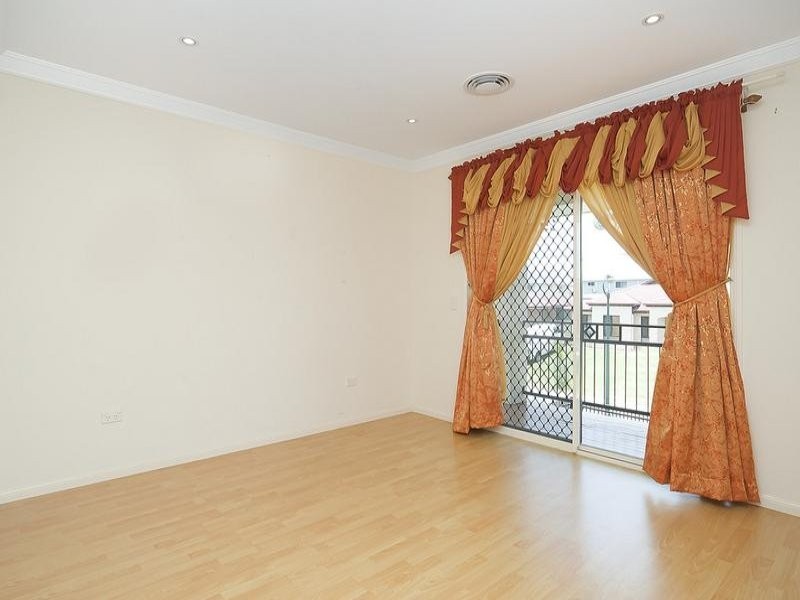 16 Cornell Close, Regents Park QLD 4118