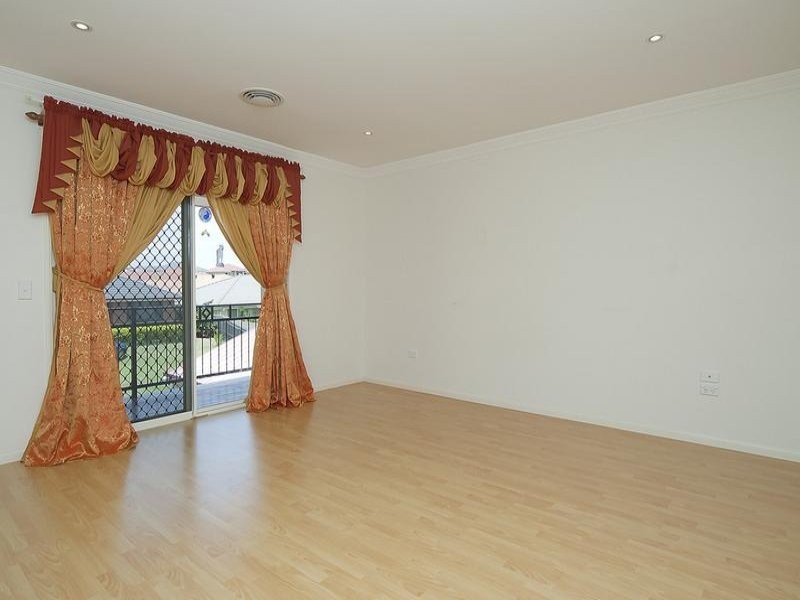 16 Cornell Close, Regents Park QLD 4118