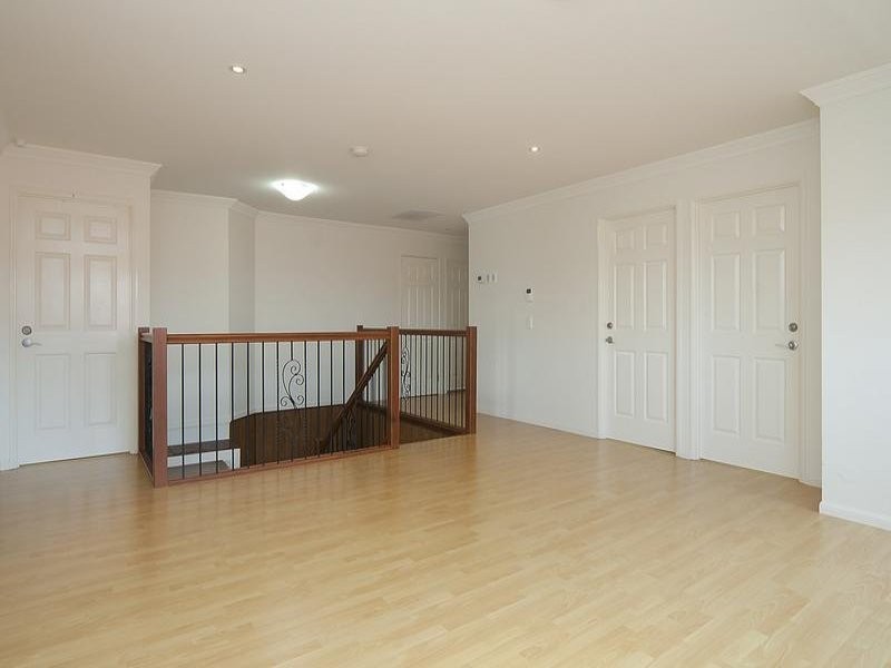 16 Cornell Close, Regents Park QLD 4118