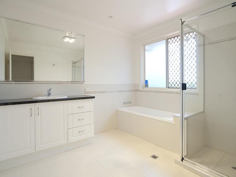 16 Cornell Close, Regents Park QLD 4118