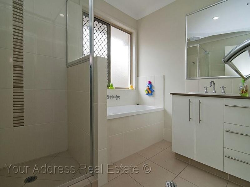 10 Chaka Street, Hillcrest QLD 4118