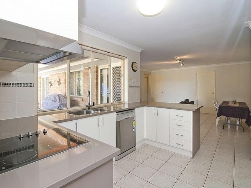 105 Redgum Drive, Regents Park QLD 4118