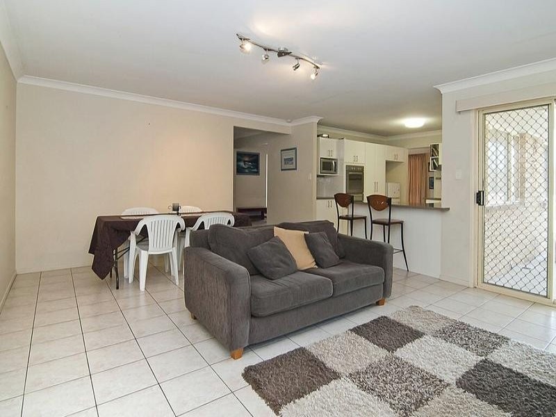 105 Redgum Drive, Regents Park QLD 4118