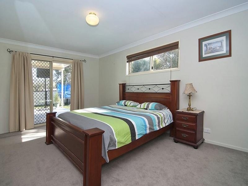 105 Redgum Drive, Regents Park QLD 4118