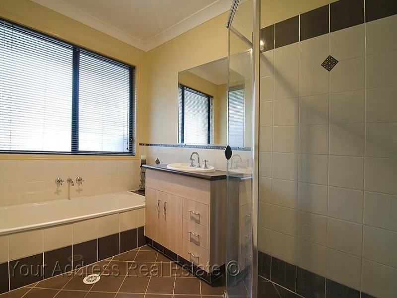 2 Jabiru Avenue, Greenbank QLD 4124