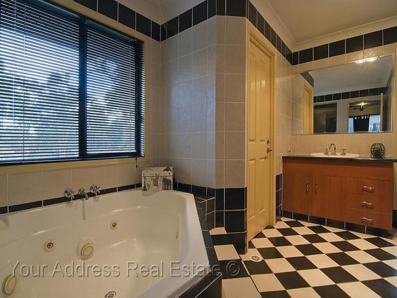 2 Jabiru Avenue, Greenbank QLD 4124