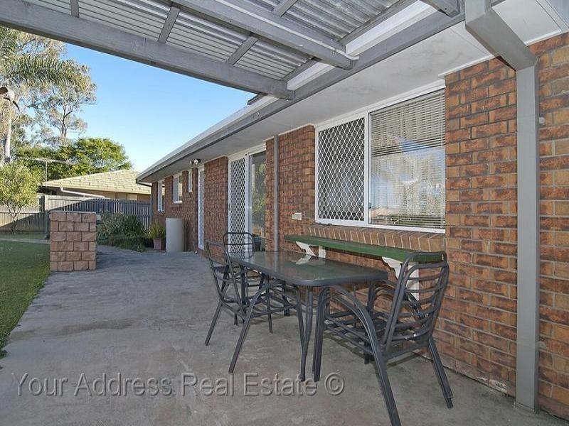 27 Emerald Drive, Regents Park QLD 4118