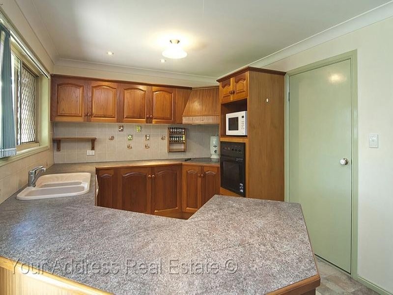 24 Bottlebrush Drive, Regents Park QLD 4118