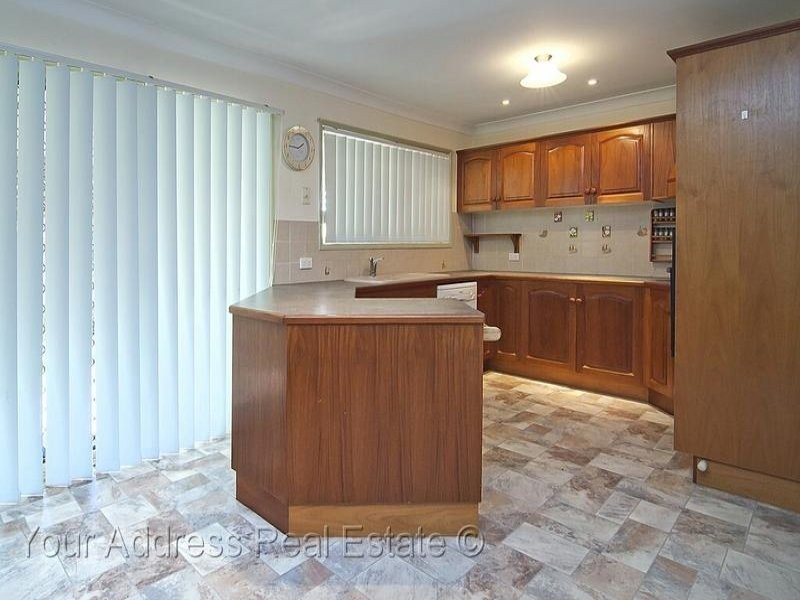 24 Bottlebrush Drive, Regents Park QLD 4118