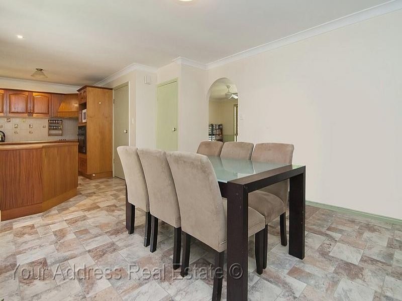 24 Bottlebrush Drive, Regents Park QLD 4118