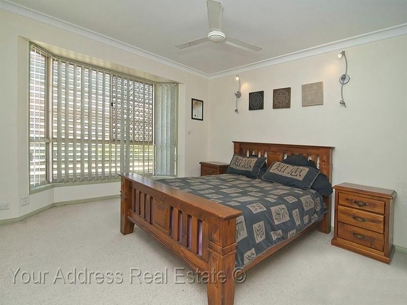 24 Bottlebrush Drive, Regents Park QLD 4118