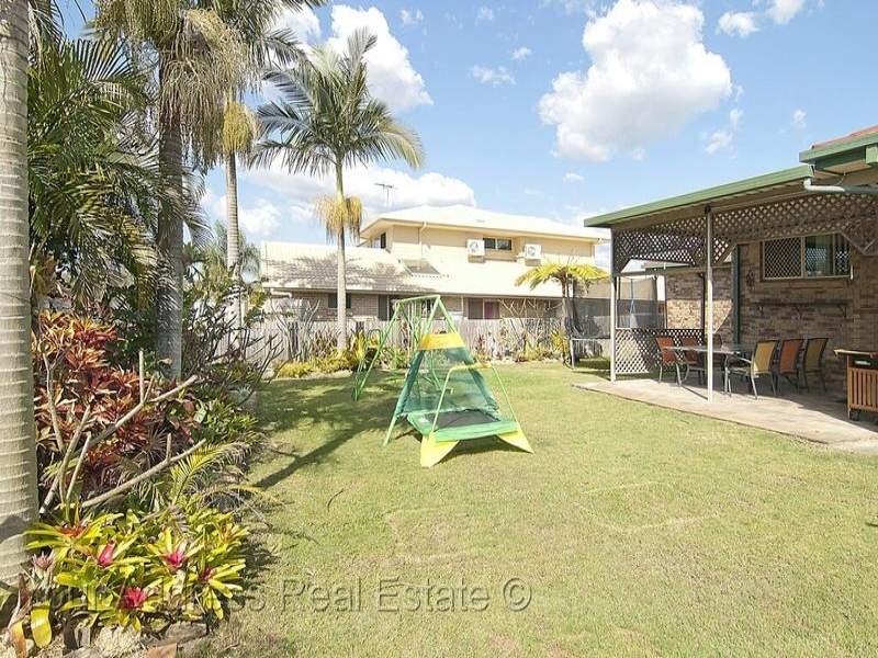 24 Bottlebrush Drive, Regents Park QLD 4118