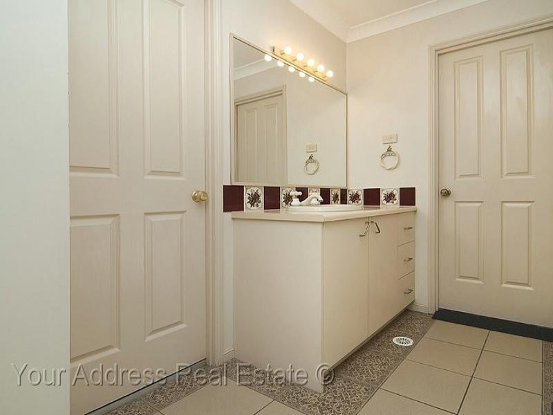 6 Folium Court, Regents Park QLD 4118