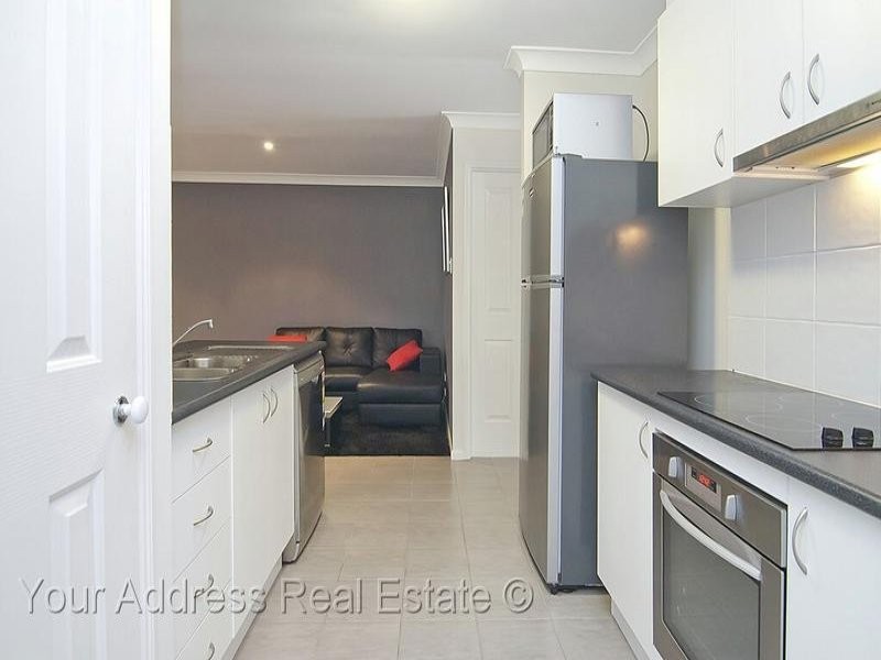 1 Zoe Place, Hillcrest QLD 4118