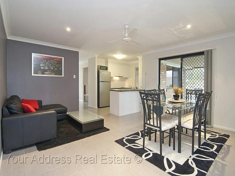 1 Zoe Place, Hillcrest QLD 4118