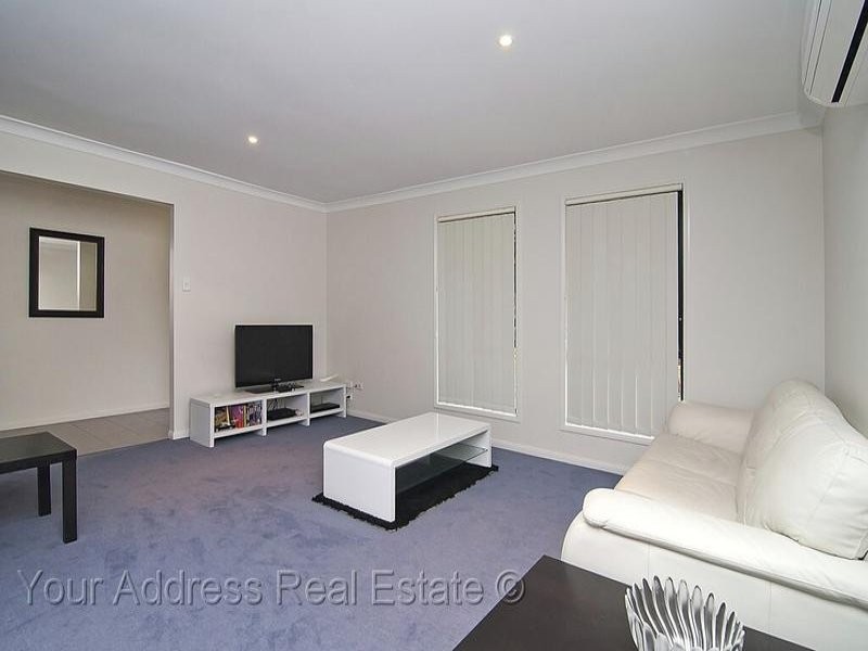1 Zoe Place, Hillcrest QLD 4118