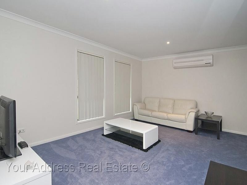 1 Zoe Place, Hillcrest QLD 4118