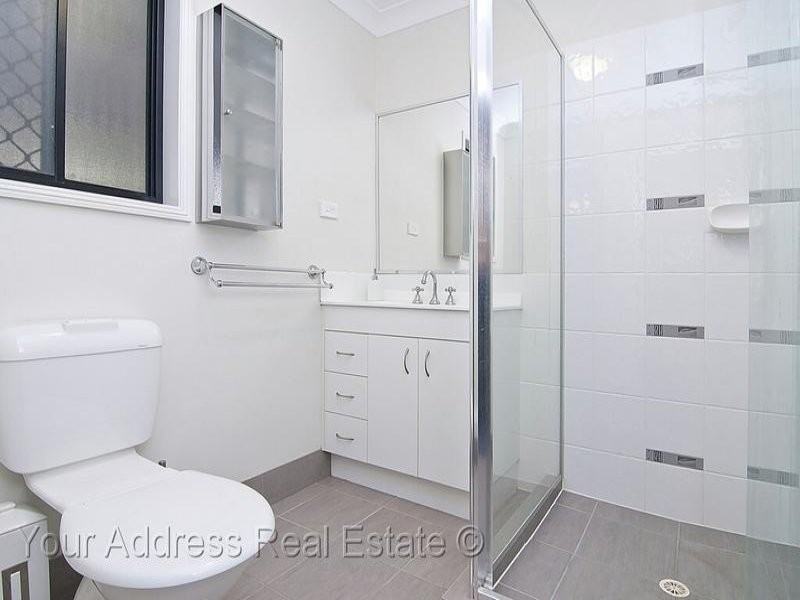 1 Zoe Place, Hillcrest QLD 4118