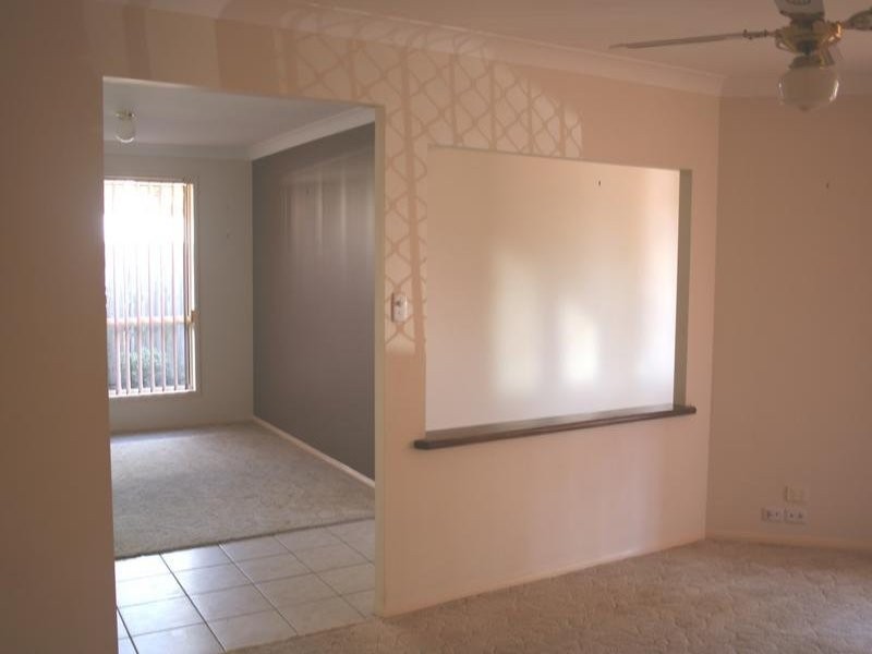 8 Kalbarri Rise, Regents Park QLD 4118