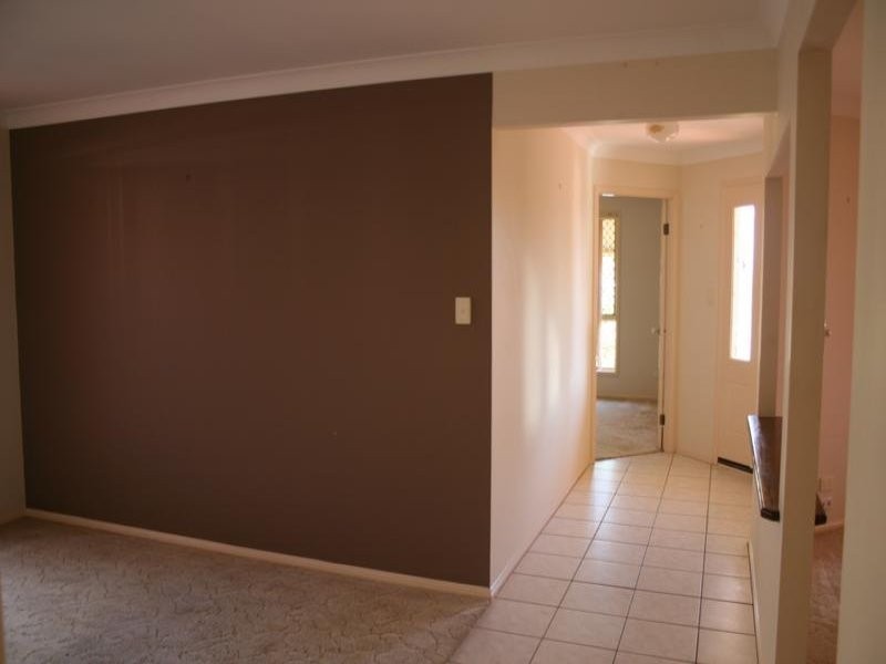 8 Kalbarri Rise, Regents Park QLD 4118