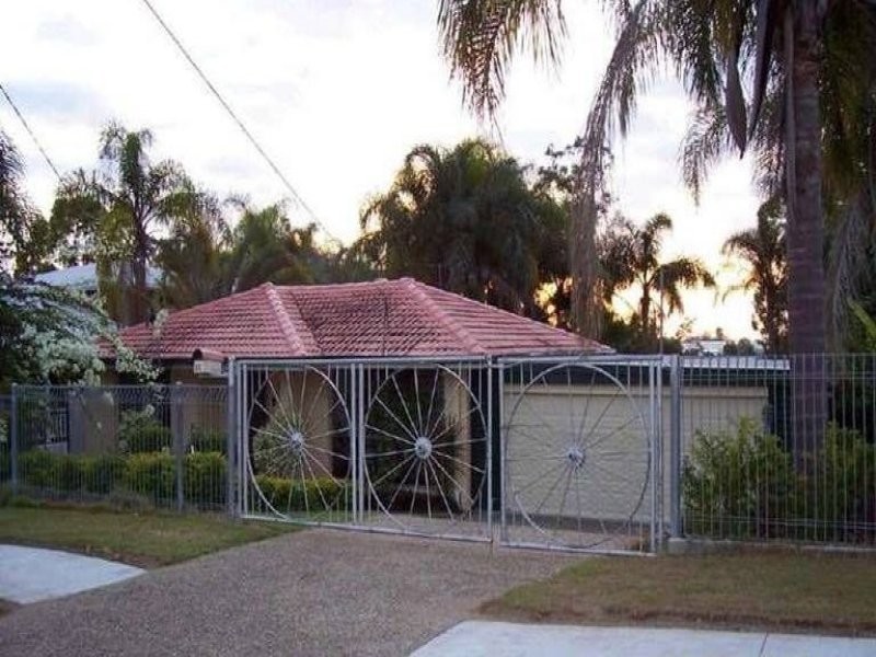 22 Renfrew Street, Hillcrest QLD 4118