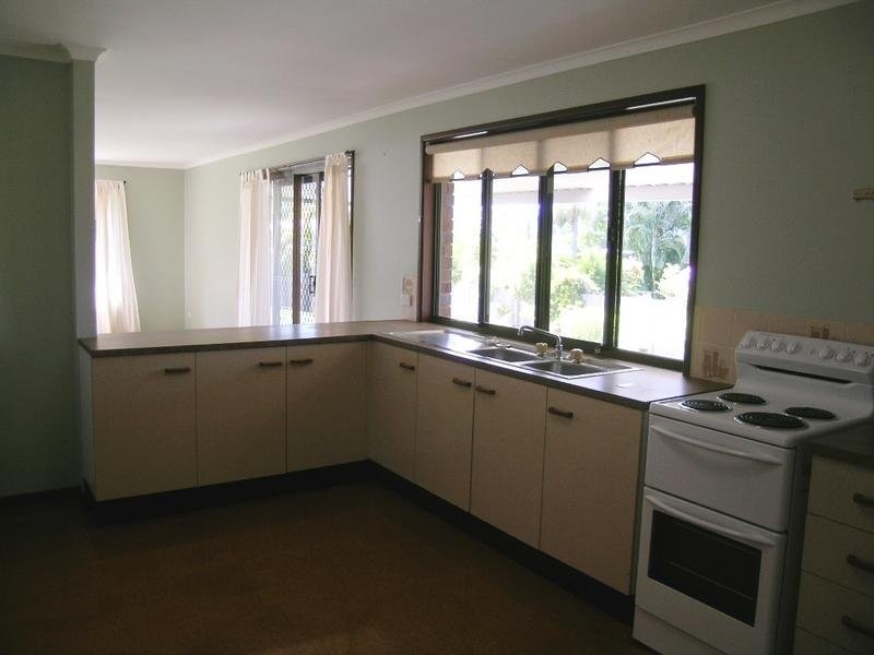 24 Parkroyal Crescent, Regents Park QLD 4118