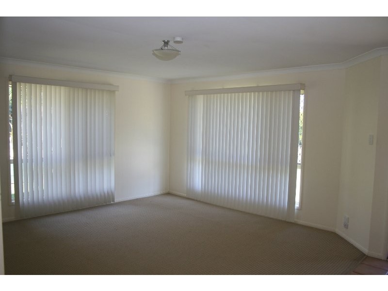 5 Regal Drive, Regents Park QLD 4118