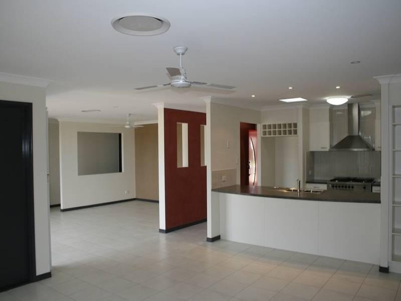 27 Sandalwood Street, Heathwood QLD 4110