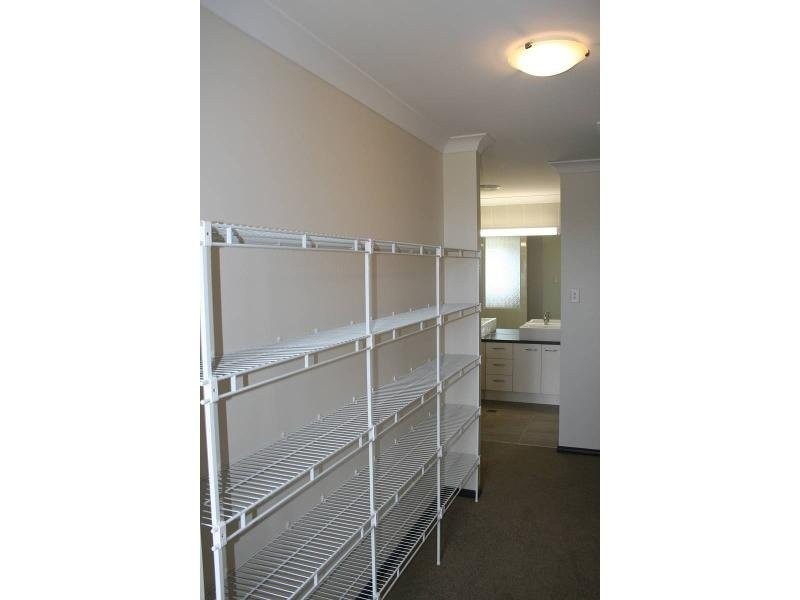 27 Sandalwood Street, Heathwood QLD 4110