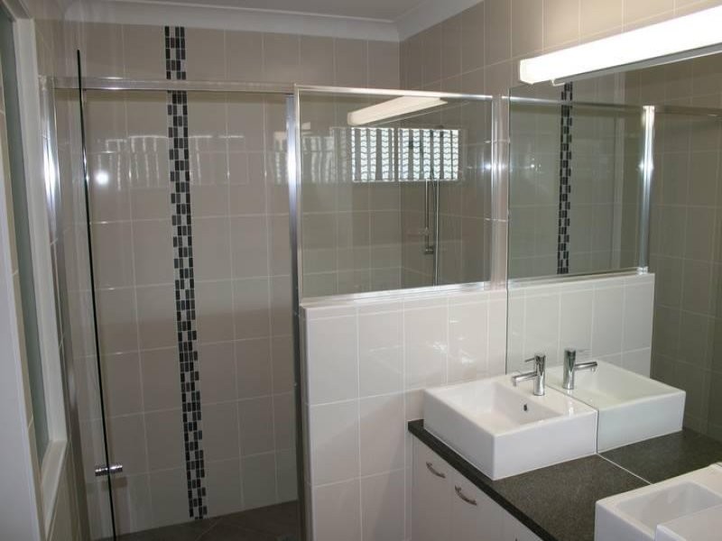 27 Sandalwood Street, Heathwood QLD 4110