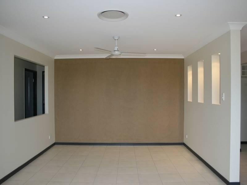 27 Sandalwood Street, Heathwood QLD 4110