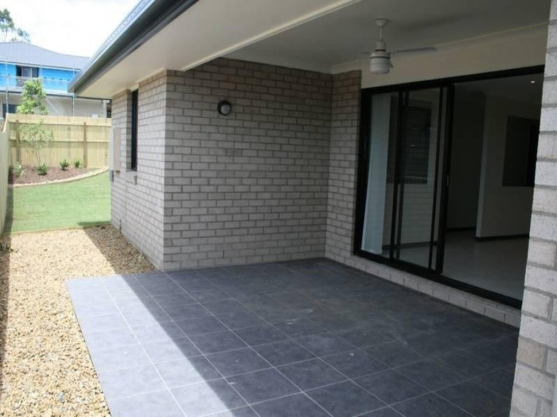 27 Sandalwood Street, Heathwood QLD 4110