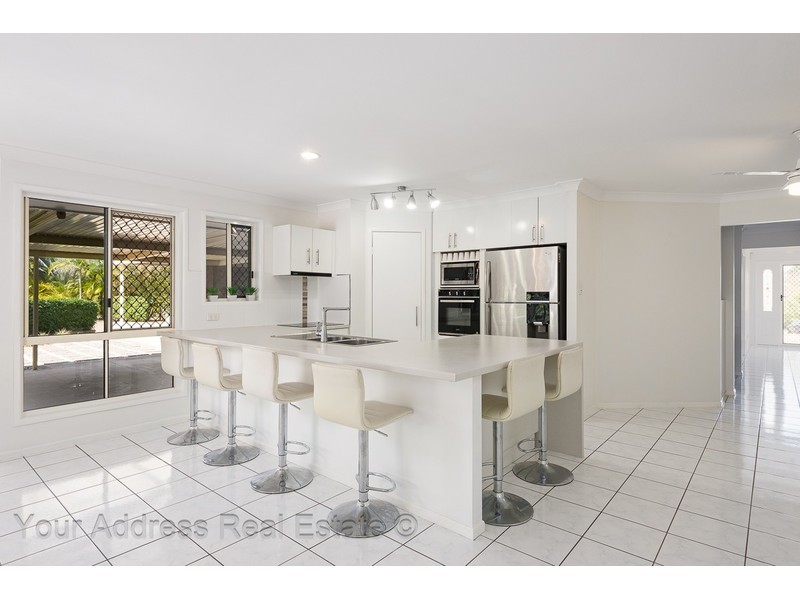 9 Auburn Court, Park Ridge South QLD 4125