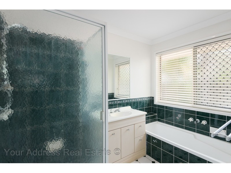 9 Auburn Court, Park Ridge South QLD 4125