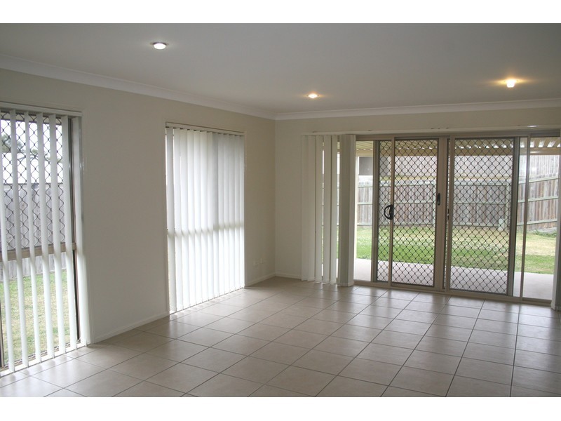 26 Charlton Place, Regents Park QLD 4118