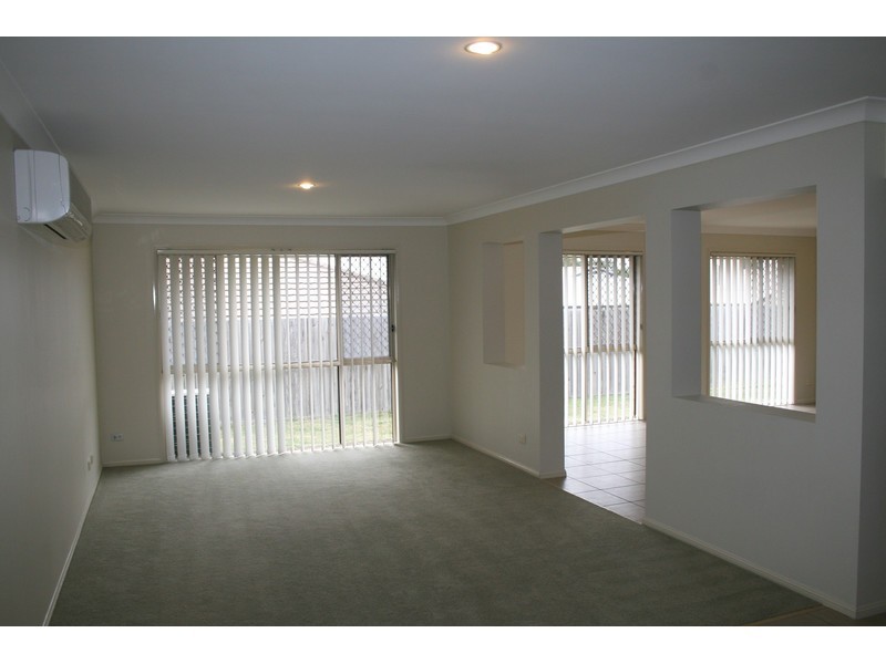 26 Charlton Place, Regents Park QLD 4118