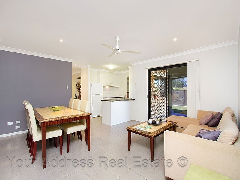 1 Zoe Place, Hillcrest QLD 4118